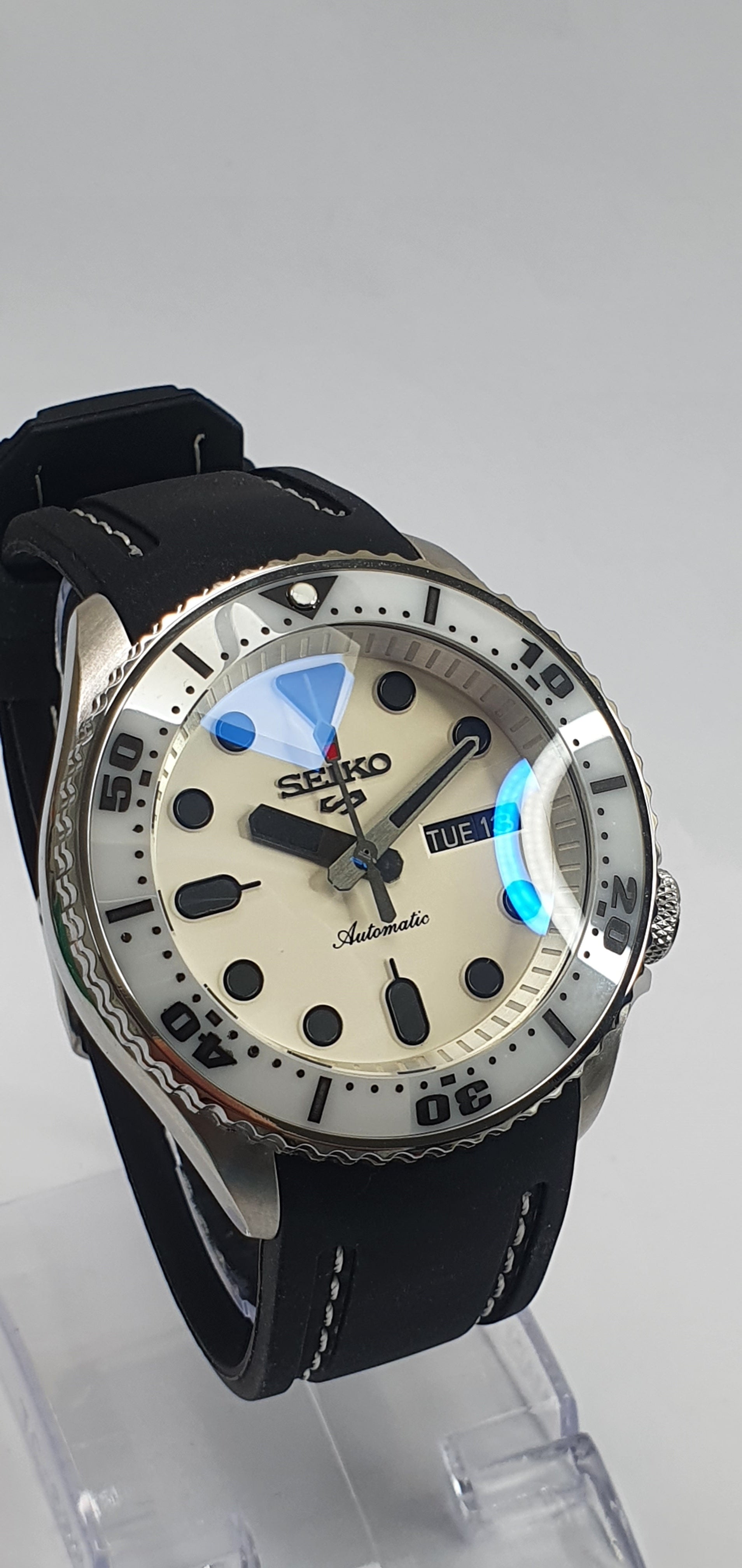 Mini Ghost Watch Bespoke Custom Build WHITE GHOST Mod' SKX007 Divers Watch NH36 Automat ...